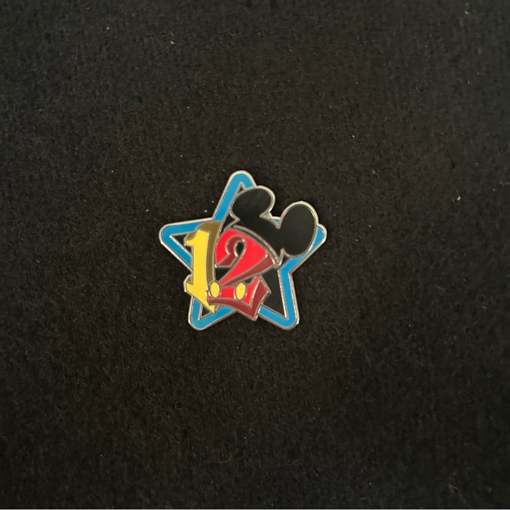 2012 Disney Stars Pin - Picture 2 of 3